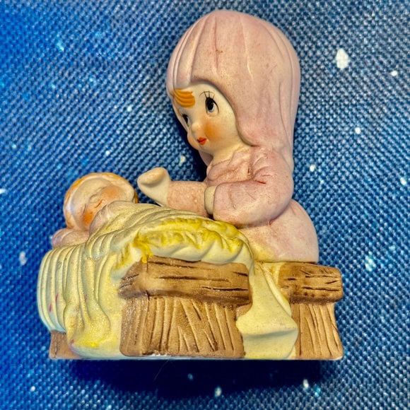 Set of two Manger Scene Ceramic Pieces - Picture 3 of 10